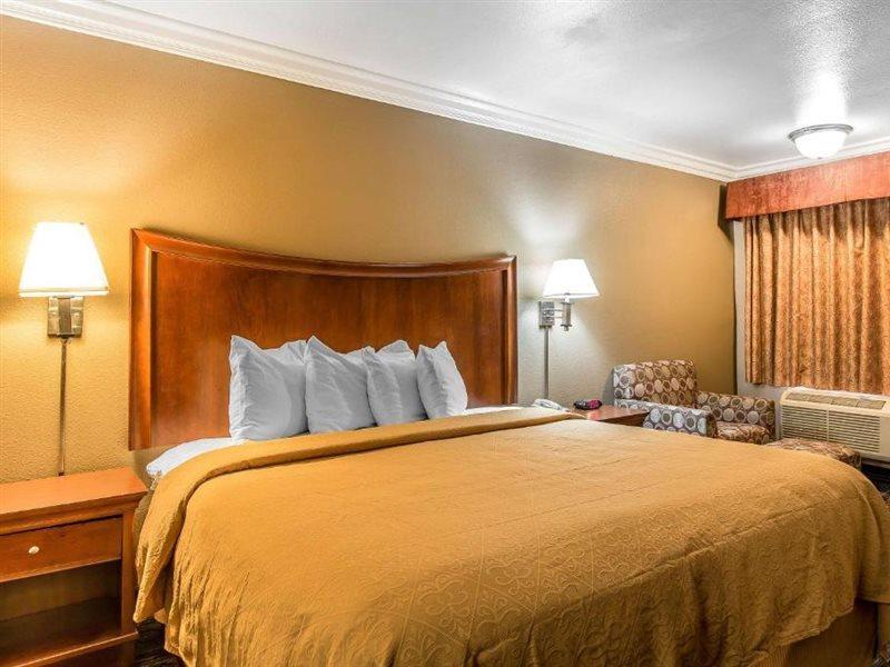 Quality Inn Lake Elsinore I-15 Bagian luar foto