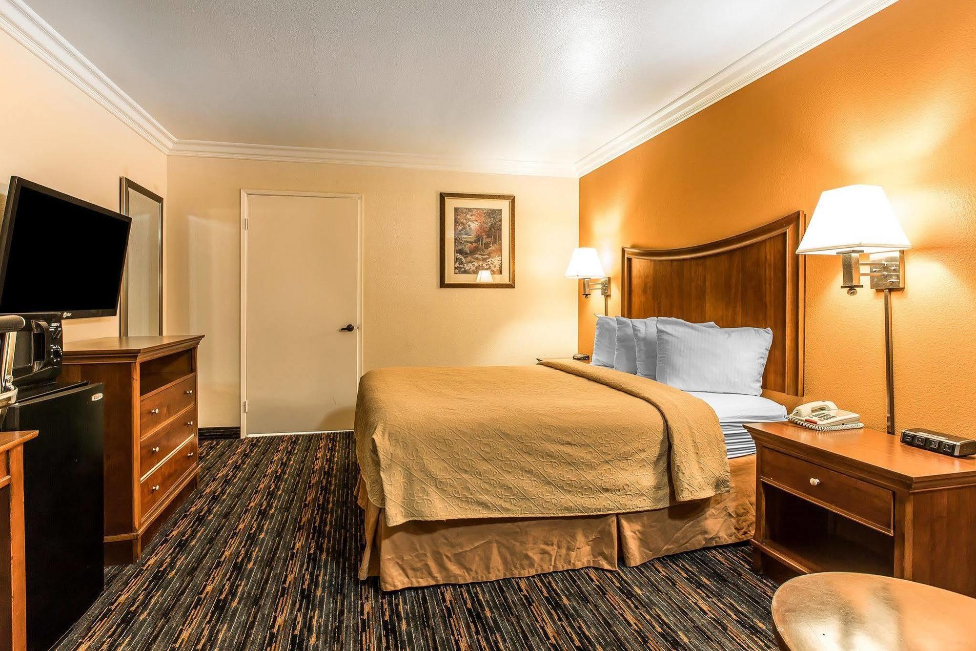Quality Inn Lake Elsinore I-15 Bagian luar foto